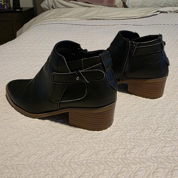 A New Day Faux Leather Booties Side Buckle, Zipper, Size 8 Black Ankle Boots - Picture 3 of 9